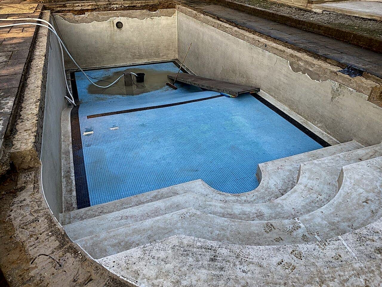 Once the rectangular pool shape was achieved, we conducted a complete interior refurbishment