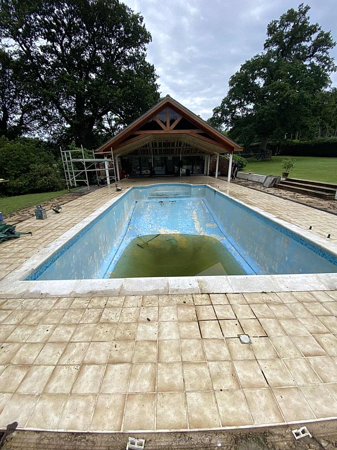 The UKSP team devised a comprehensive renovation plan for the pool and its surroundings