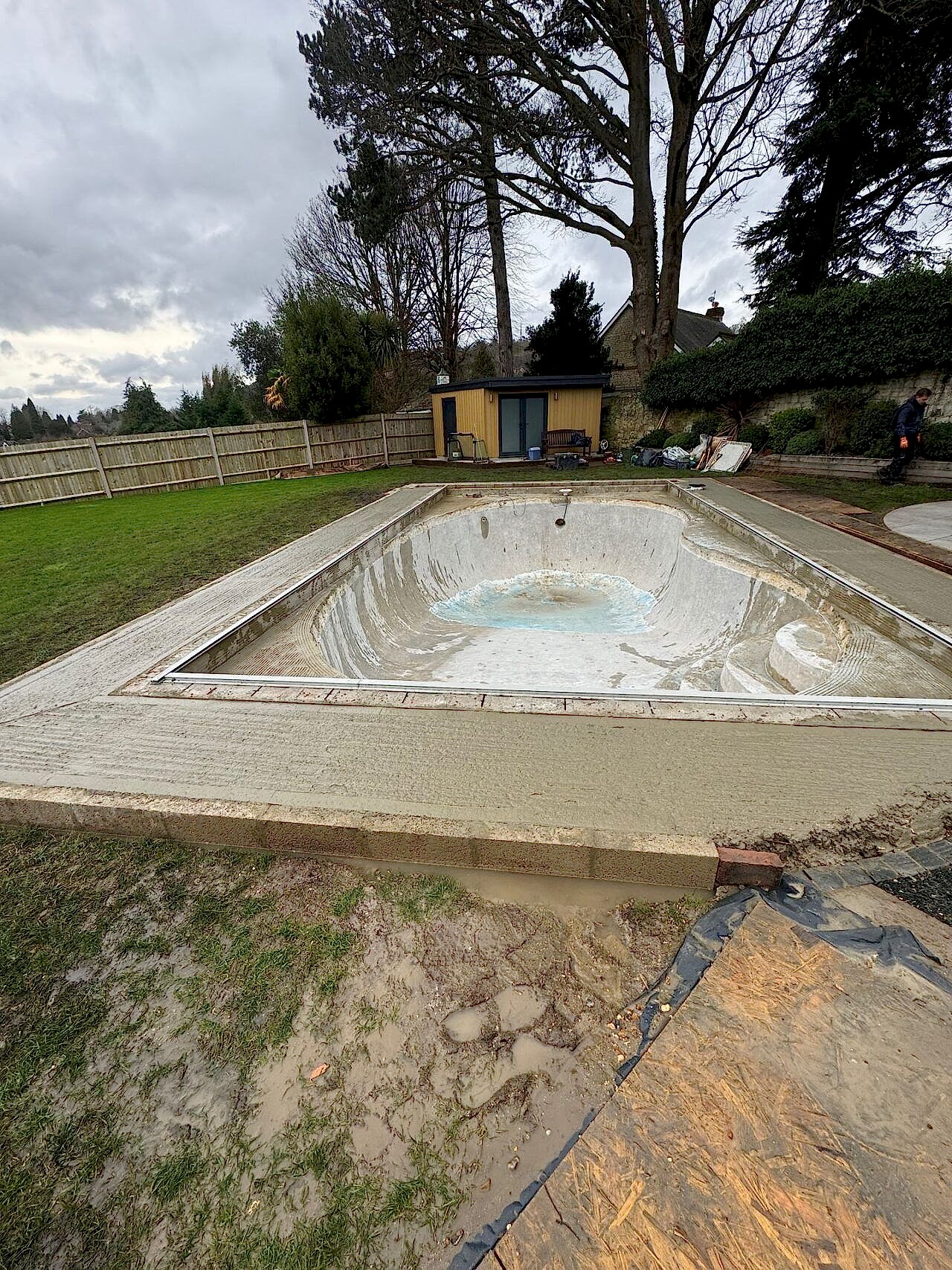 The new strengthened edges are filled up and the project is ready for the next step