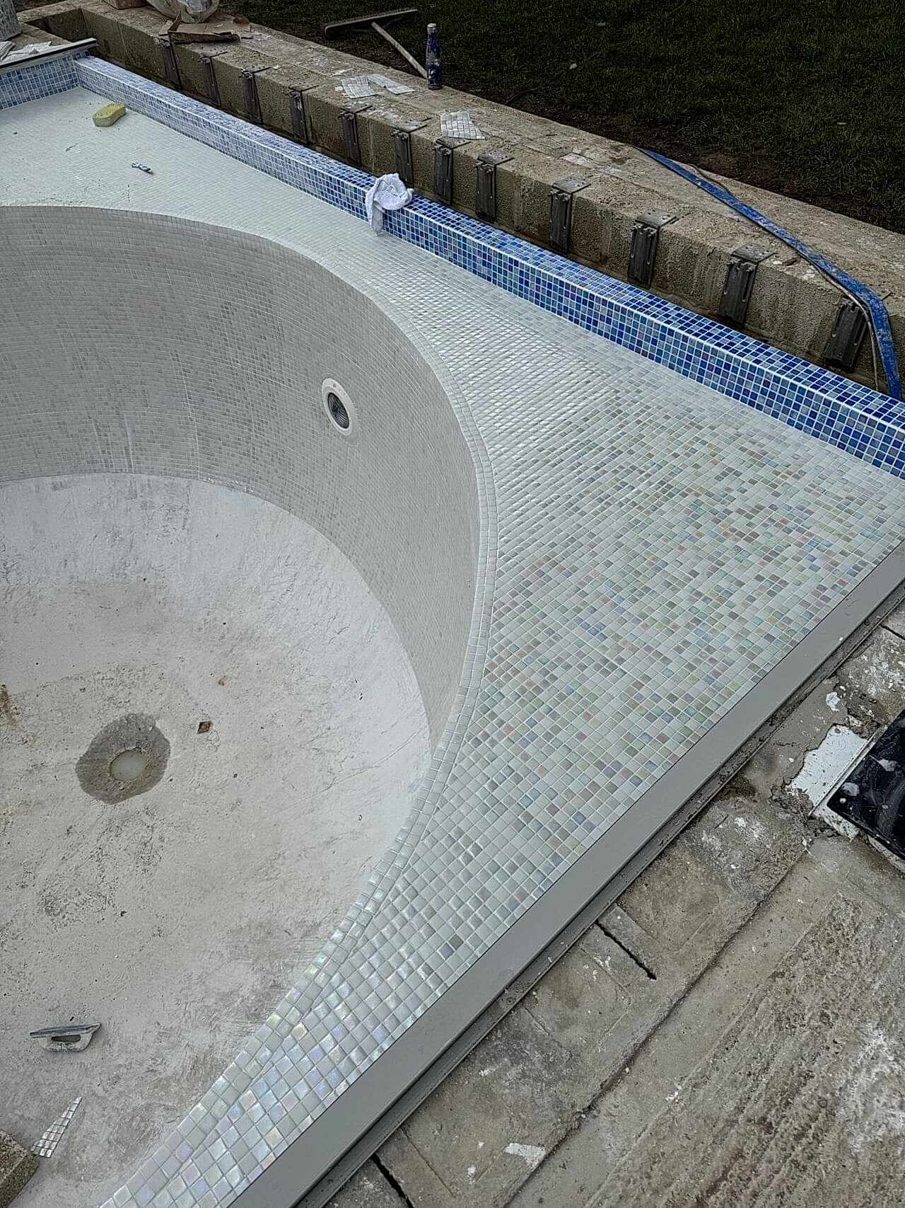 Sky blue tiles were used to provide an elegant finish